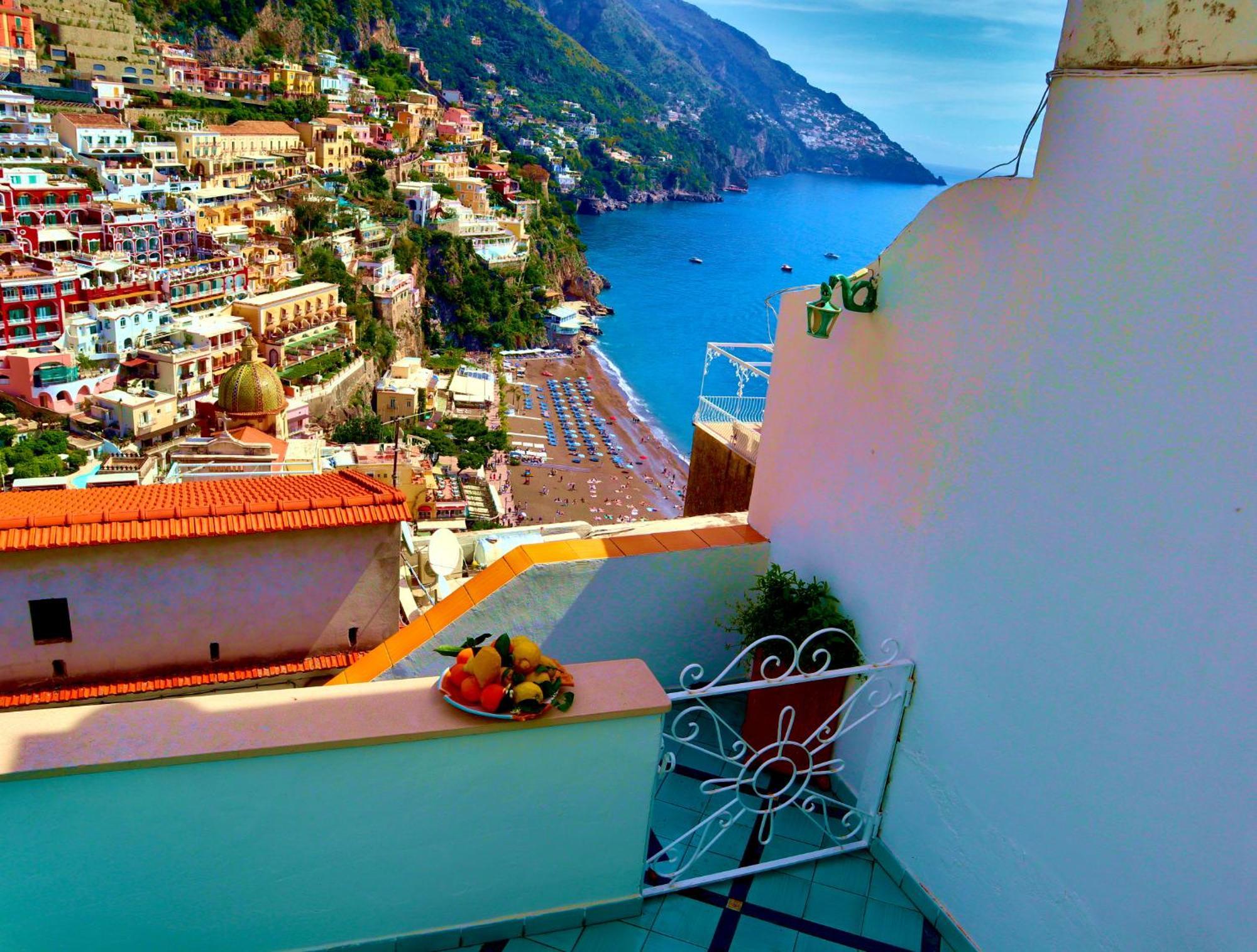 Villa With Sea View ! *